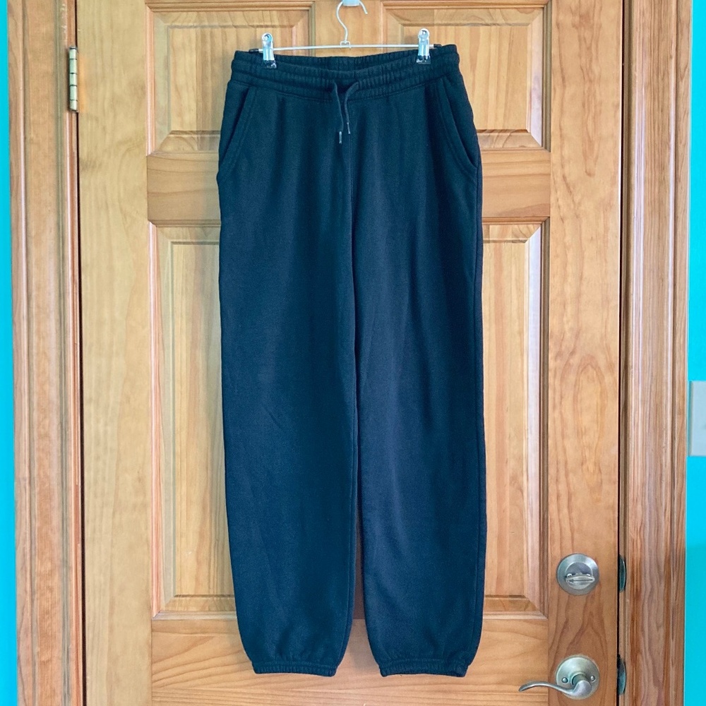 Boy’s size 14-16 Old Navy black sweatpants with elastic and drawstring waist